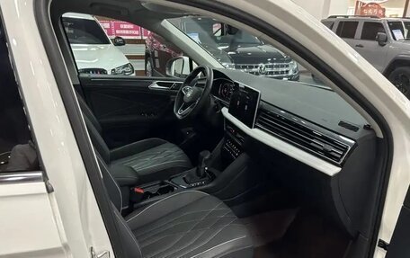 Volkswagen Tiguan II, 2022 год, 2 660 000 рублей, 12 фотография
