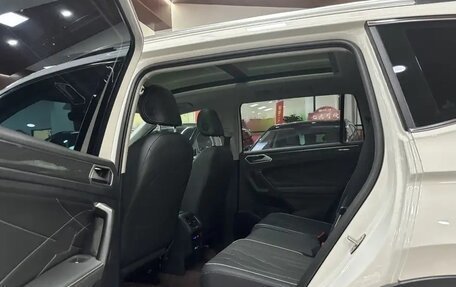 Volkswagen Tiguan II, 2022 год, 2 660 000 рублей, 13 фотография