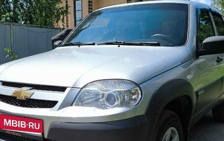 Chevrolet Niva I рестайлинг, 2017 год, 770 000 рублей, 2 фотография