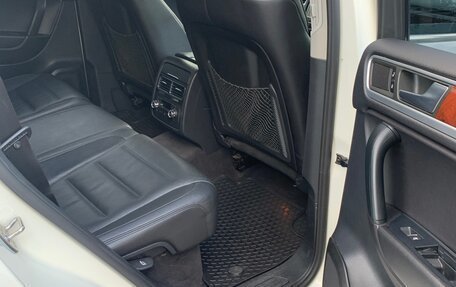 Volkswagen Touareg III, 2011 год, 1 750 000 рублей, 11 фотография
