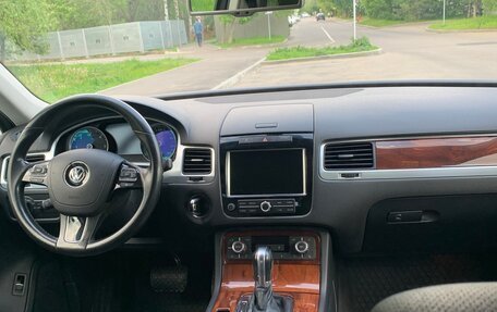 Volkswagen Touareg III, 2011 год, 1 750 000 рублей, 14 фотография