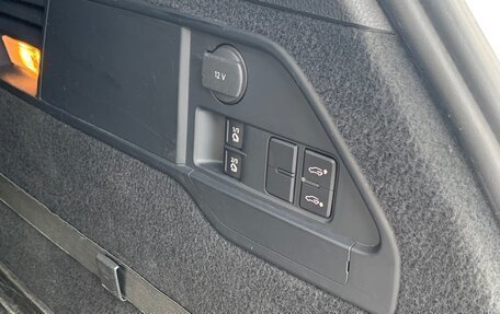 Volkswagen Touareg III, 2011 год, 1 750 000 рублей, 16 фотография