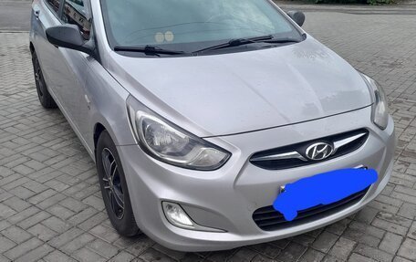 Hyundai Solaris II рестайлинг, 2013 год, 730 000 рублей, 1 фотография