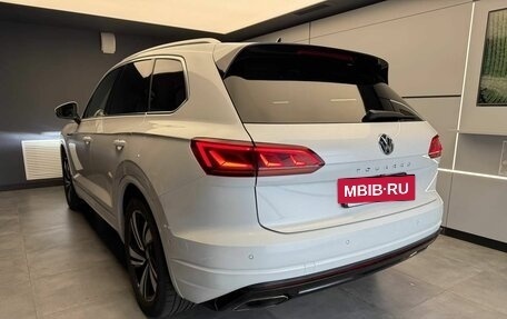 Volkswagen Touareg III, 2018 год, 4 950 000 рублей, 6 фотография