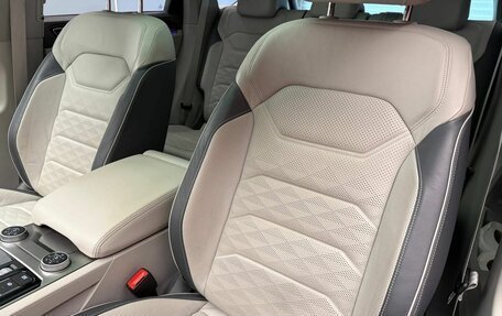 Volkswagen Touareg III, 2018 год, 4 950 000 рублей, 25 фотография