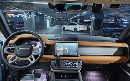 Land Rover Defender II, 2022 год, 6 300 000 рублей, 8 фотография
