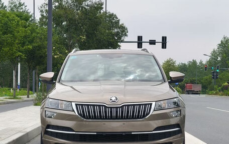 Skoda Karoq I, 2022 год, 2 550 000 рублей, 2 фотография