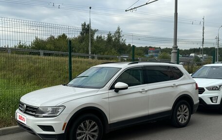 Volkswagen Tiguan II, 2018 год, 2 200 000 рублей, 3 фотография