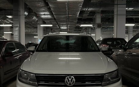 Volkswagen Tiguan II, 2018 год, 2 200 000 рублей, 2 фотография