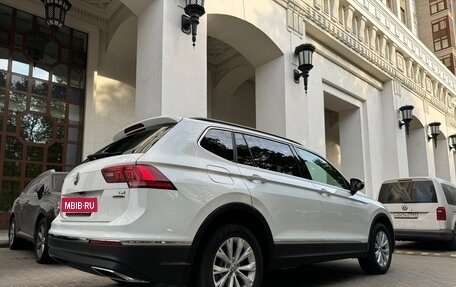 Volkswagen Tiguan II, 2018 год, 2 200 000 рублей, 10 фотография