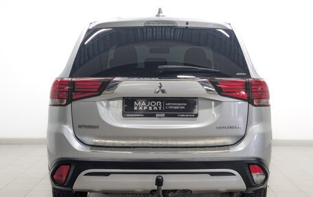 Mitsubishi Outlander III рестайлинг 3, 2019 год, 2 100 000 рублей, 6 фотография