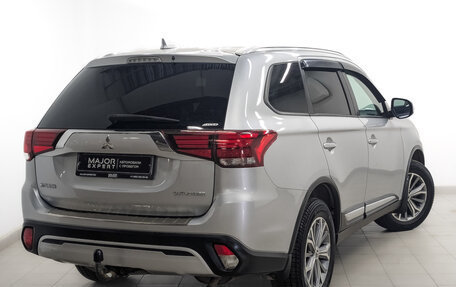 Mitsubishi Outlander III рестайлинг 3, 2019 год, 2 100 000 рублей, 5 фотография