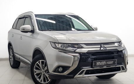 Mitsubishi Outlander III рестайлинг 3, 2019 год, 2 100 000 рублей, 3 фотография