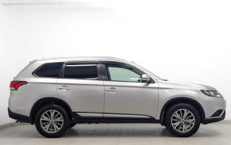 Mitsubishi Outlander III рестайлинг 3, 2019 год, 2 100 000 рублей, 4 фотография