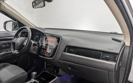 Mitsubishi Outlander III рестайлинг 3, 2019 год, 2 100 000 рублей, 13 фотография