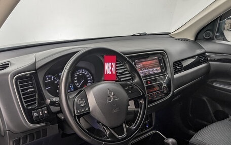 Mitsubishi Outlander III рестайлинг 3, 2019 год, 2 100 000 рублей, 15 фотография
