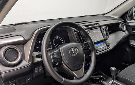 Toyota RAV4, 2017 год, 2 000 000 рублей, 15 фотография