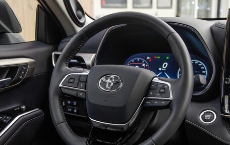 Toyota Highlander, 2024 год, 6 300 000 рублей, 13 фотография