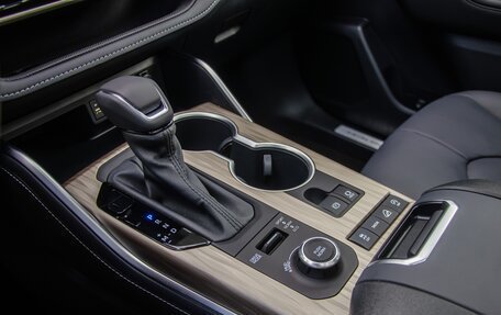 Toyota Highlander, 2024 год, 6 300 000 рублей, 29 фотография