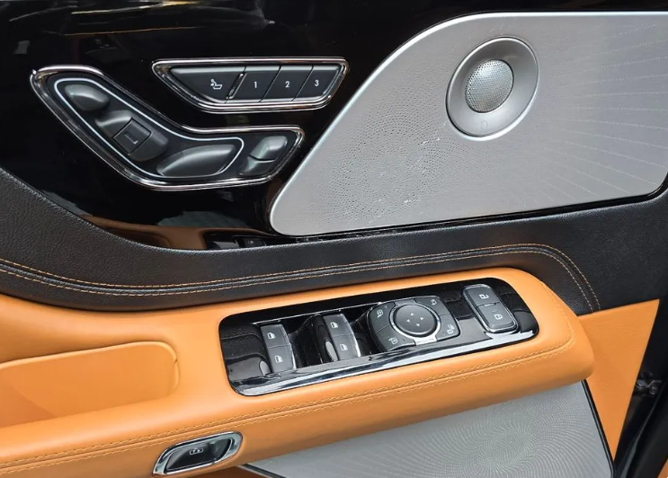Lincoln Aviator II, 2020 год, 4 050 000 рублей, 17 фотография