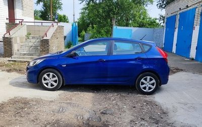 Hyundai Solaris II рестайлинг, 2013 год, 800 000 рублей, 1 фотография