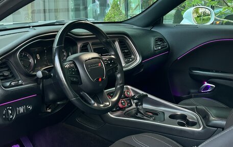 Dodge Challenger III рестайлинг 2, 2017 год, 2 790 000 рублей, 11 фотография