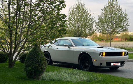 Dodge Challenger III рестайлинг 2, 2017 год, 2 790 000 рублей, 15 фотография
