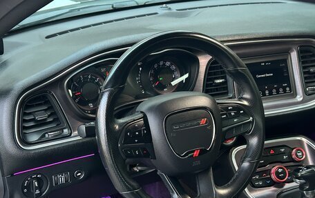 Dodge Challenger III рестайлинг 2, 2017 год, 2 790 000 рублей, 9 фотография