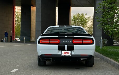 Dodge Challenger III рестайлинг 2, 2017 год, 2 790 000 рублей, 18 фотография