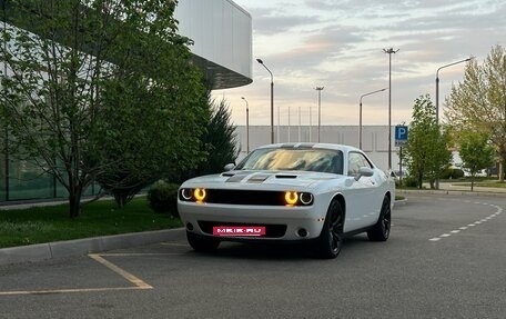Dodge Challenger III рестайлинг 2, 2017 год, 2 790 000 рублей, 14 фотография