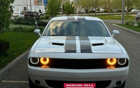 Dodge Challenger III рестайлинг 2, 2017 год, 2 790 000 рублей, 13 фотография