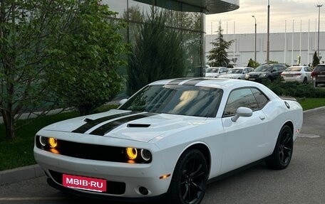 Dodge Challenger III рестайлинг 2, 2017 год, 2 790 000 рублей, 12 фотография