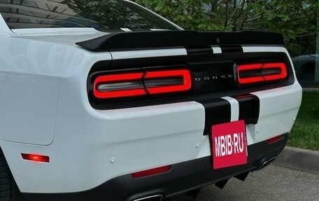 Dodge Challenger III рестайлинг 2, 2017 год, 2 790 000 рублей, 17 фотография