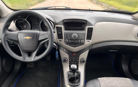 Chevrolet Cruze II, 2011 год, 670 000 рублей, 6 фотография