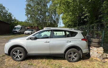 Toyota RAV4, 2019 год, 2 990 000 рублей, 4 фотография