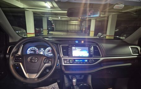 Toyota Highlander III, 2015 год, 2 800 000 рублей, 7 фотография