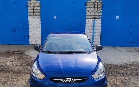 Hyundai Solaris II рестайлинг, 2013 год, 800 000 рублей, 2 фотография