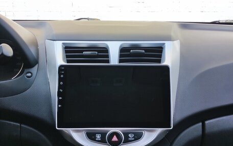 Hyundai Solaris II рестайлинг, 2013 год, 800 000 рублей, 4 фотография
