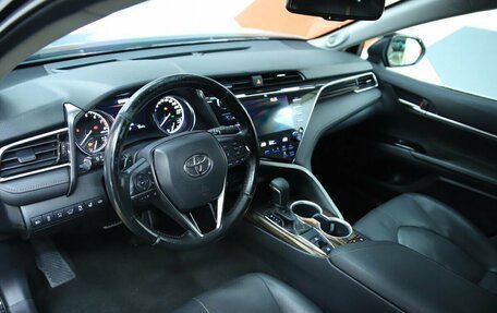 Toyota Camry, 2019 год, 2 550 000 рублей, 10 фотография
