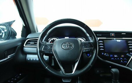 Toyota Camry, 2019 год, 2 550 000 рублей, 13 фотография