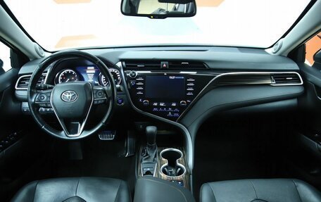 Toyota Camry, 2019 год, 2 550 000 рублей, 15 фотография