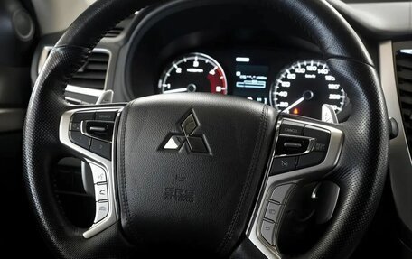 Mitsubishi Pajero Sport III рестайлинг, 2019 год, 3 590 000 рублей, 11 фотография