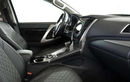 Mitsubishi Pajero Sport III рестайлинг, 2019 год, 3 590 000 рублей, 14 фотография