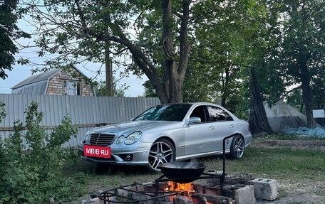 Mercedes-Benz E-Класс, 2002 год, 1 300 000 рублей, 8 фотография