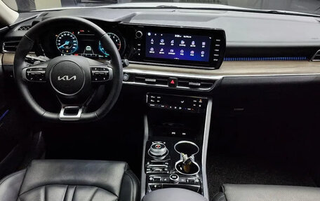 KIA K5, 2021 год, 2 400 000 рублей, 5 фотография