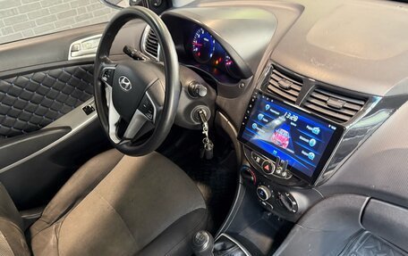 Hyundai Solaris II рестайлинг, 2012 год, 730 000 рублей, 9 фотография