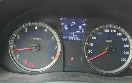 Hyundai Solaris II рестайлинг, 2011 год, 800 000 рублей, 2 фотография