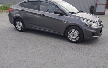 Hyundai Solaris II рестайлинг, 2011 год, 800 000 рублей, 5 фотография