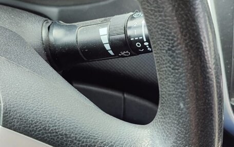 Hyundai Solaris II рестайлинг, 2011 год, 800 000 рублей, 6 фотография