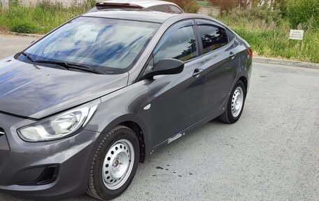 Hyundai Solaris II рестайлинг, 2011 год, 800 000 рублей, 8 фотография